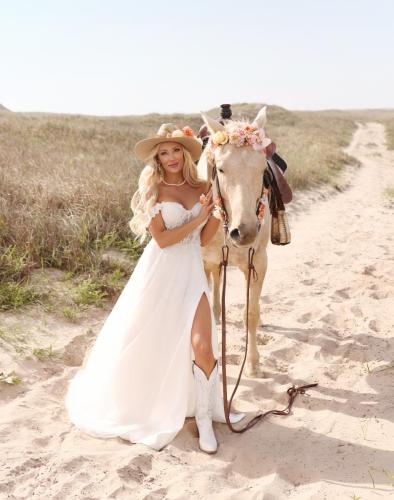 The One Bride Guide V17I2 cover shoot 15