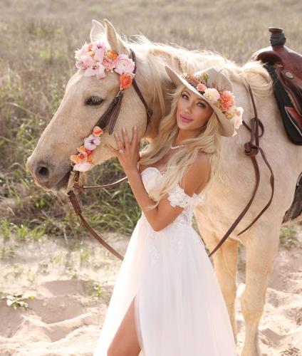 The One Bride Guide V17I2 cover shoot 17