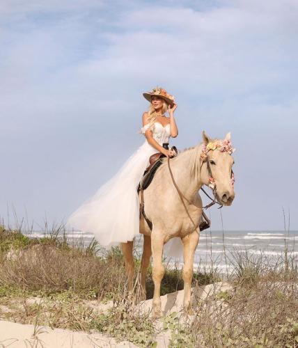 The One Bride Guide V17I2 cover shoot 12