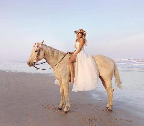 The One Bride Guide V17I2 cover shoot 6